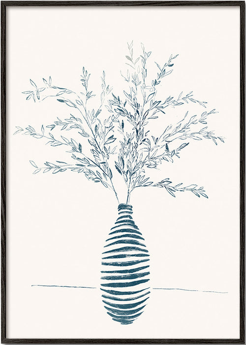 Lámina botánica en jarrón azul – Black Frame