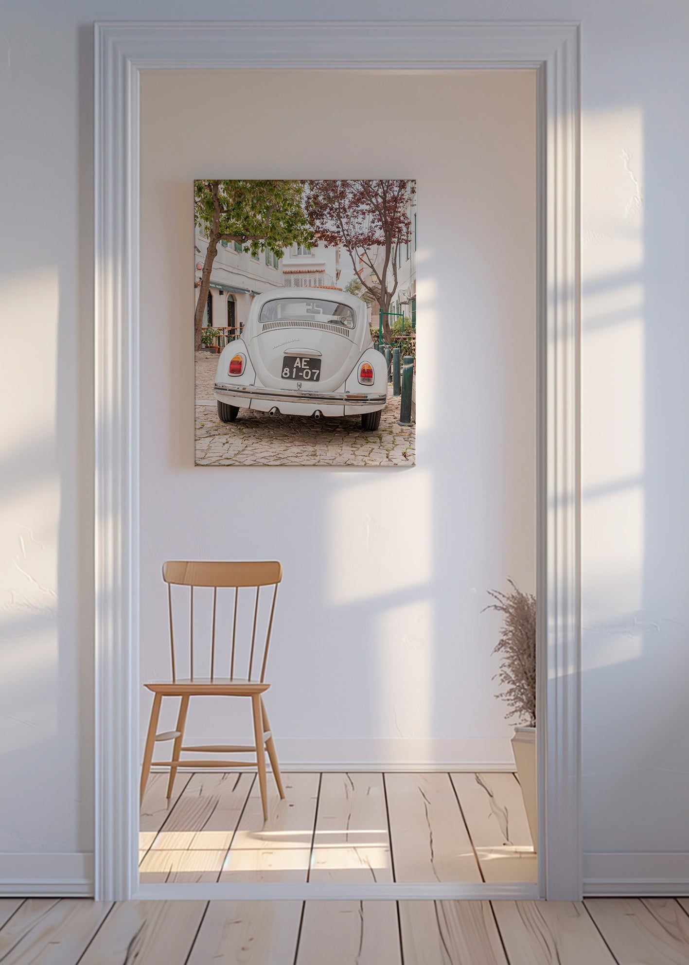 Cuadro de ciudades con coche clásico en empedrado – Canvas