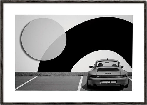 Fotografía Porsche 911 con mural geométrico – Black Frame
