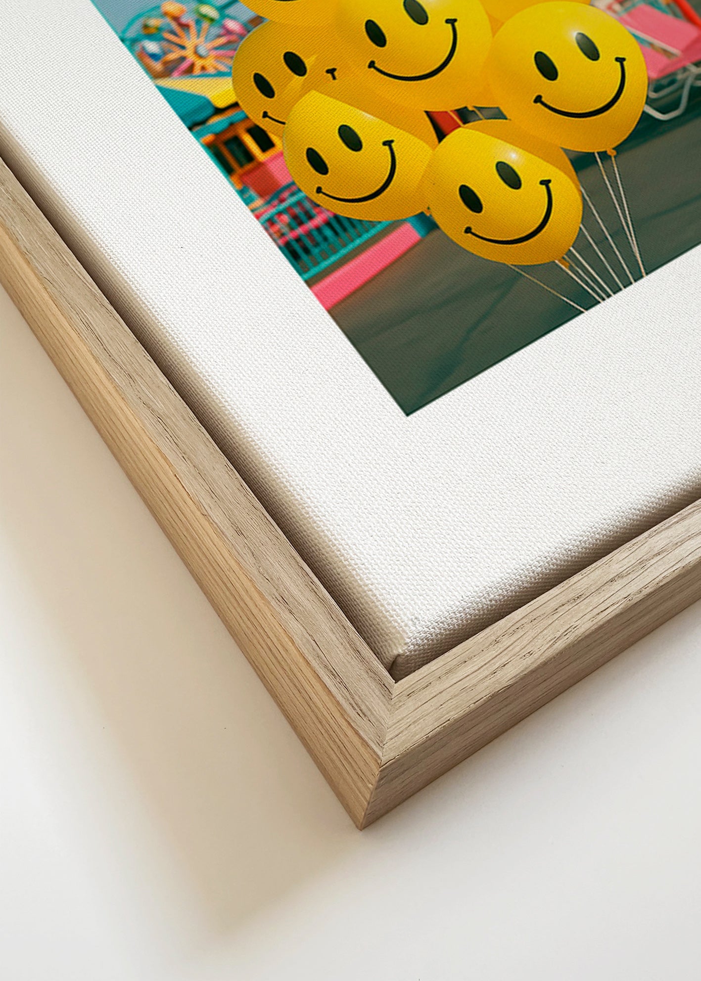 Fotografía de globos sonrientes en feria – Canvas detail