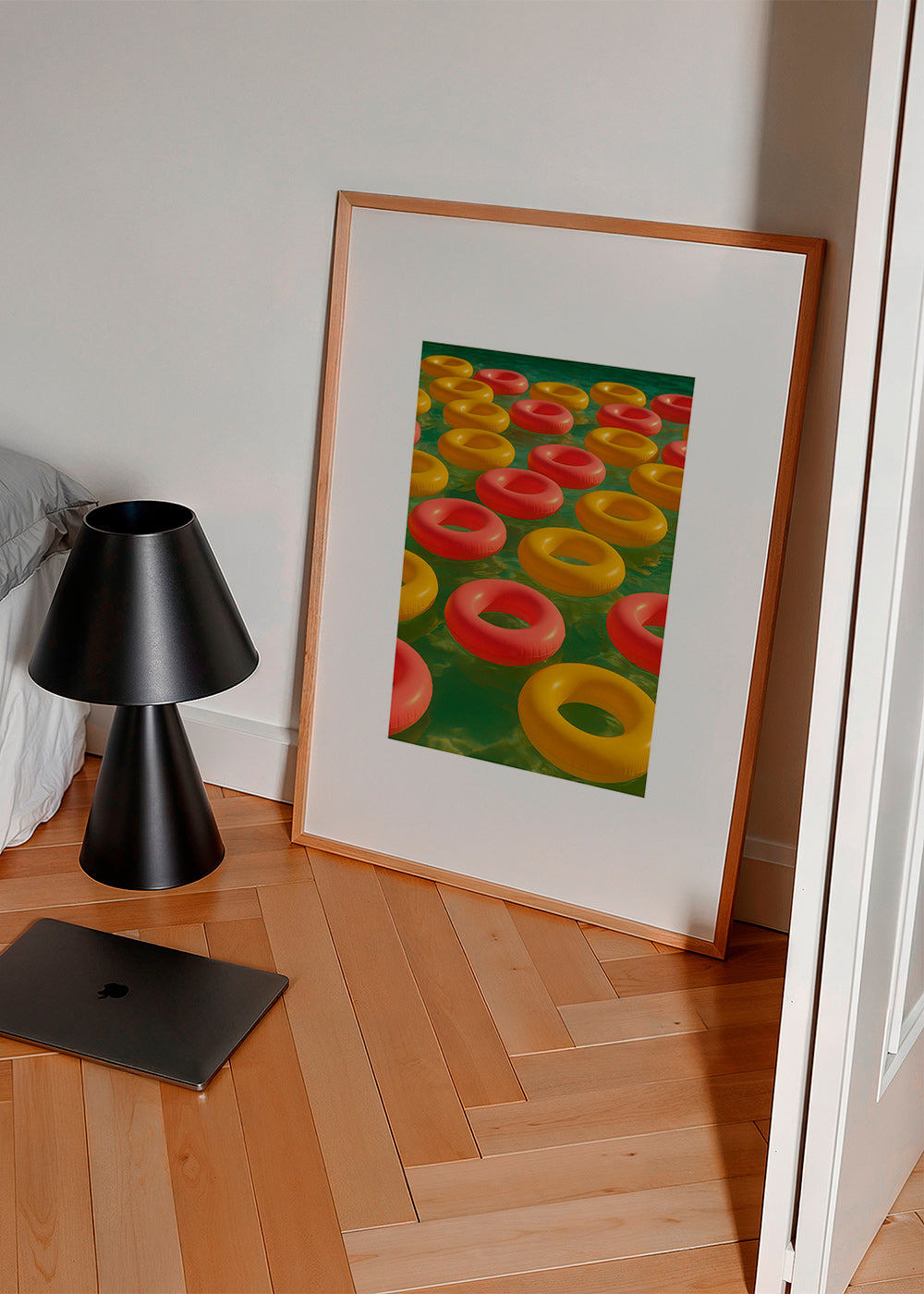 Cuadro geométrico con anillos flotantes rojos y amarillos – Product2