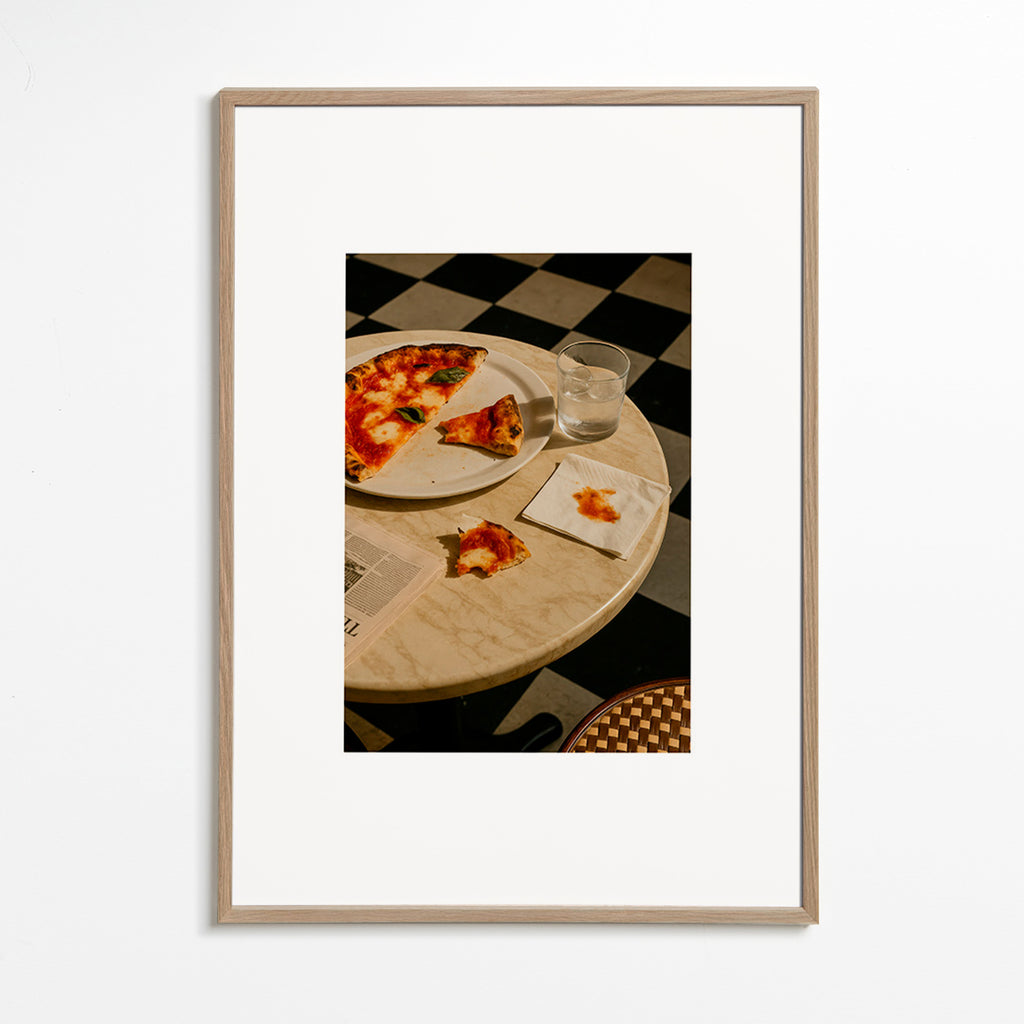 Cuadro de cocina con pizza sobre mármol – Oak Frame