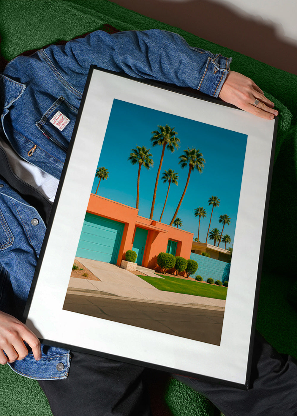 Lámina botánica Palm House con palmeras y fachada coral – Product1