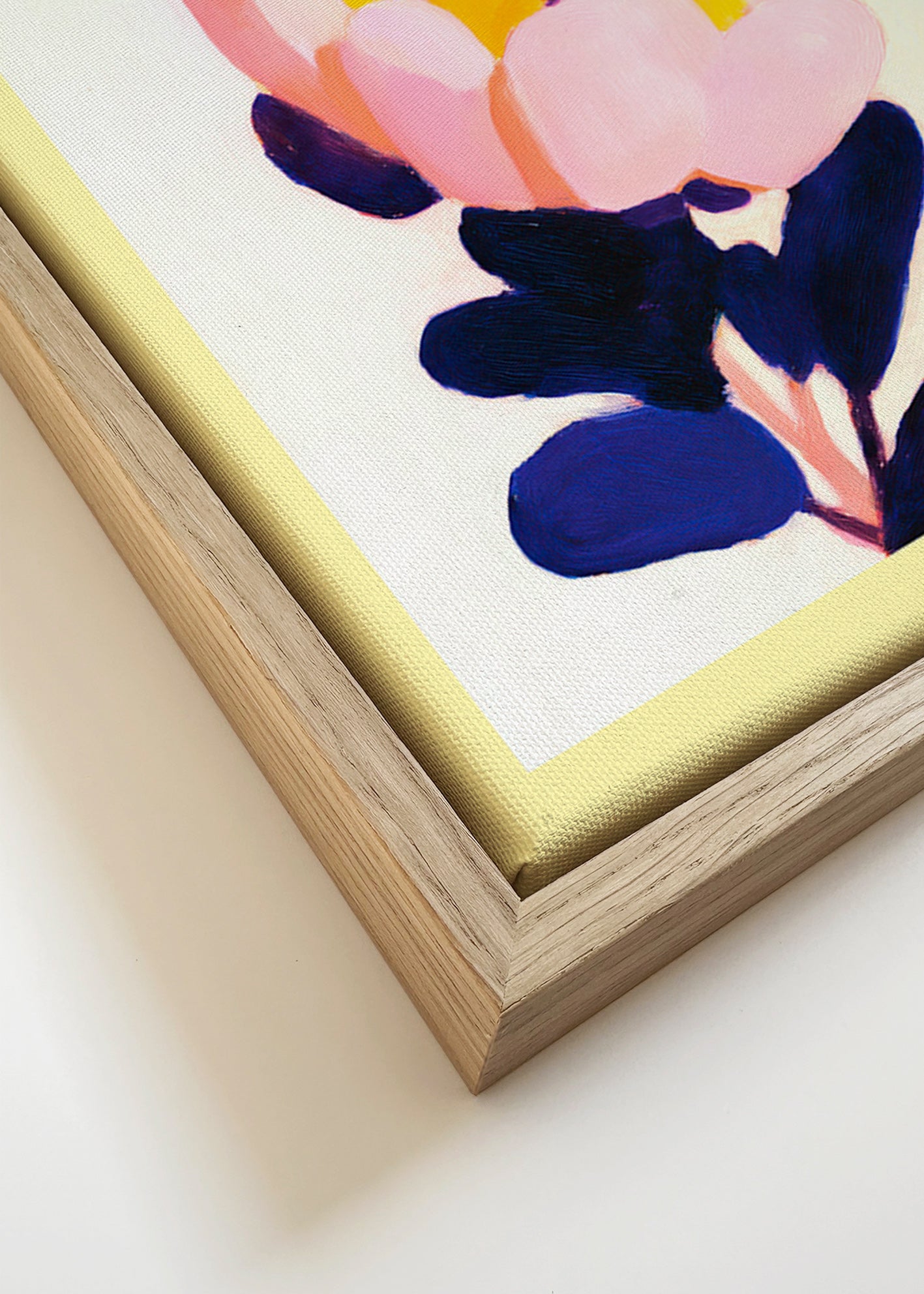 Lámina botánica: flor rosa con hojas azul profundo – Canvas detail