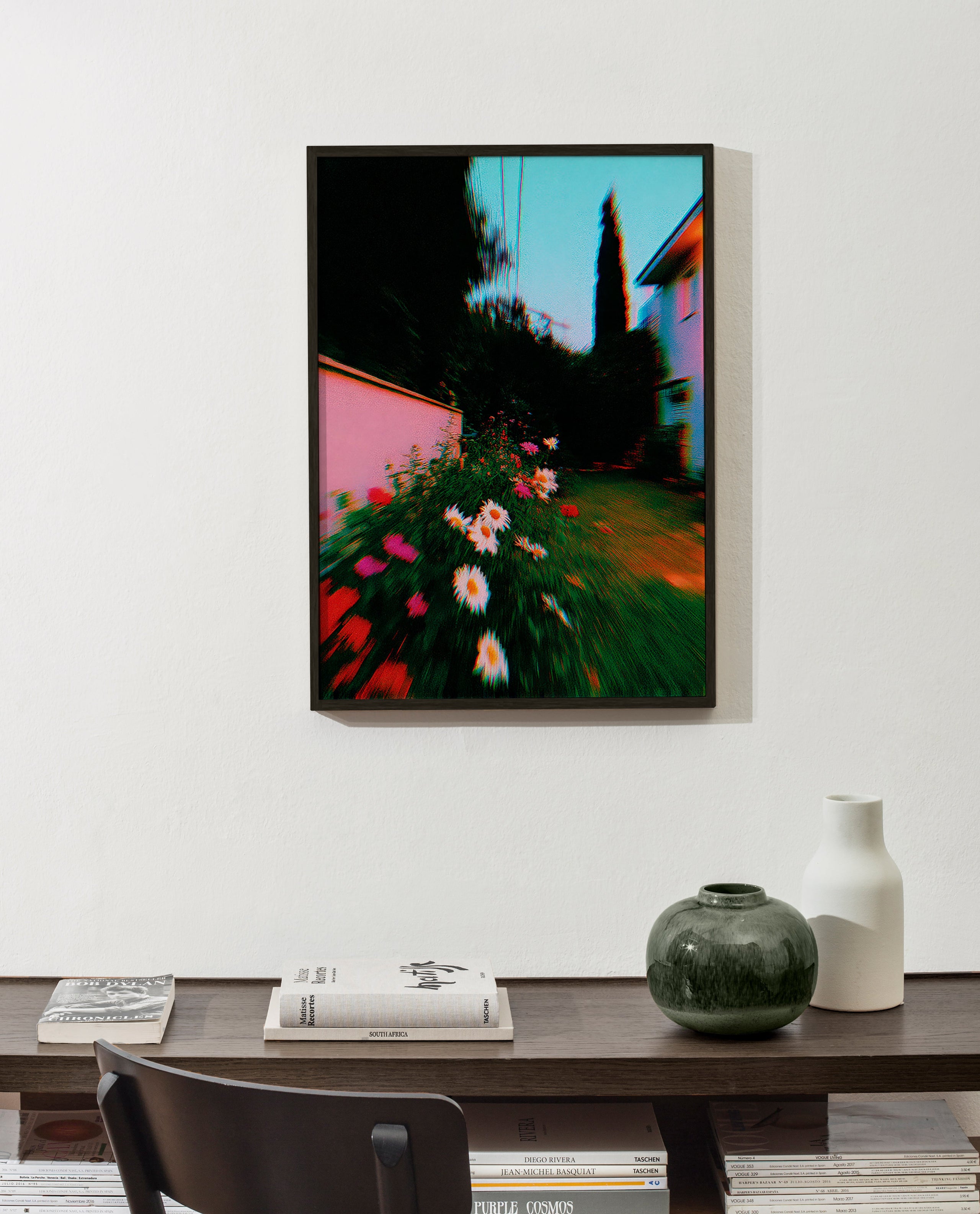 Botanical print: blurred garden with daisies