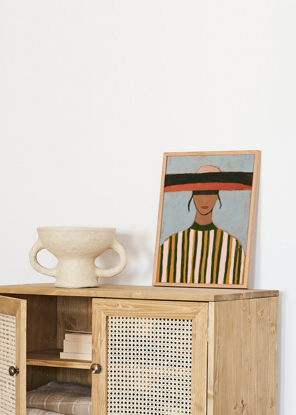 Figure illustration with wide brim
